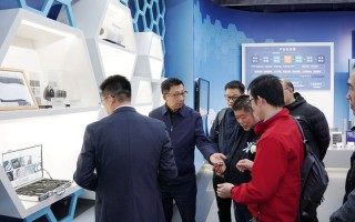 参观科技产品 参观人数创纪录！松山湖材料实验室让市民大开眼界
